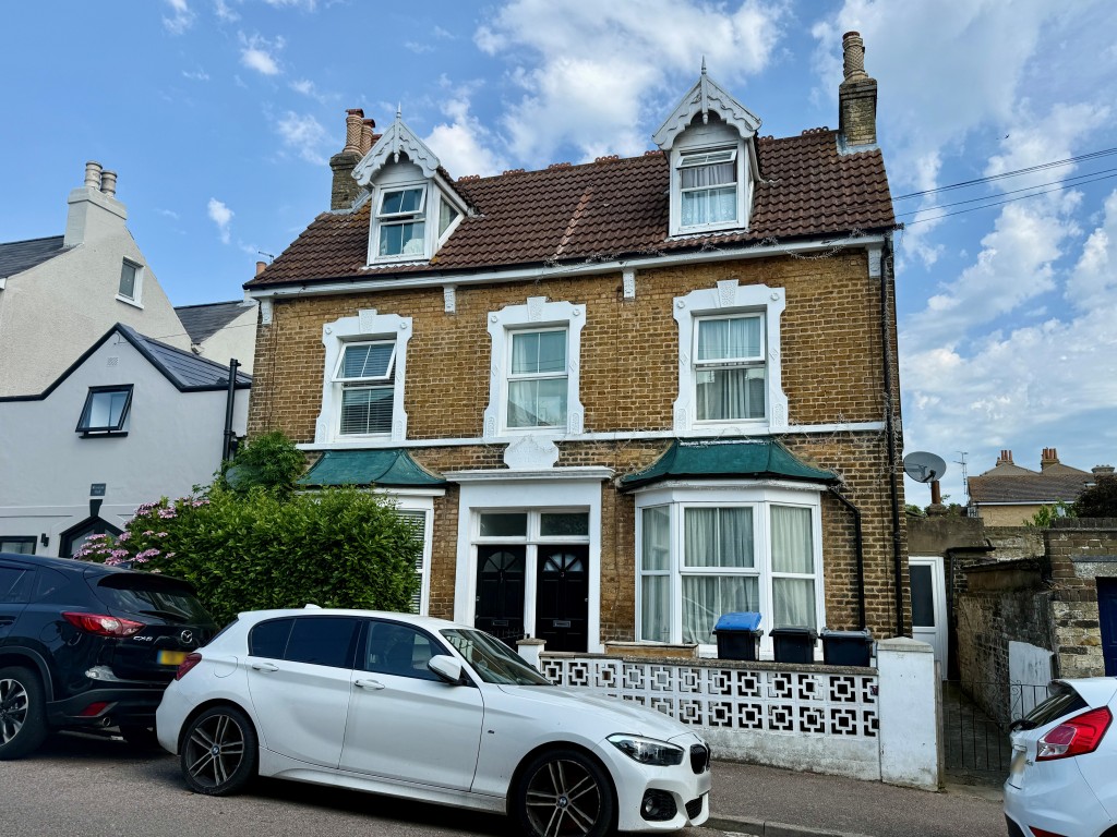 Lot: 69 - ATTRACTIVE PAIR OF SEMI-DETACHED HOUSES - Pair of residential properties